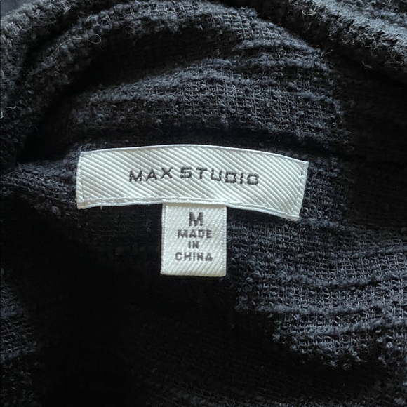 Max Studio Top Women Size M Black Textured Fabric Cropped Scooped Hemline - Picture 5 of 14
